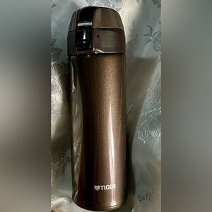 Tiger stainless steel vacuum insulated mug,metallic brown. 9”T 8.5” Circular .5L